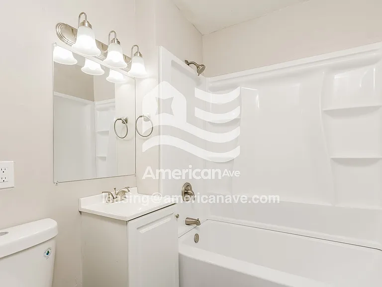 1824508_011_wm_-_main_bathroom_13321244.jpg