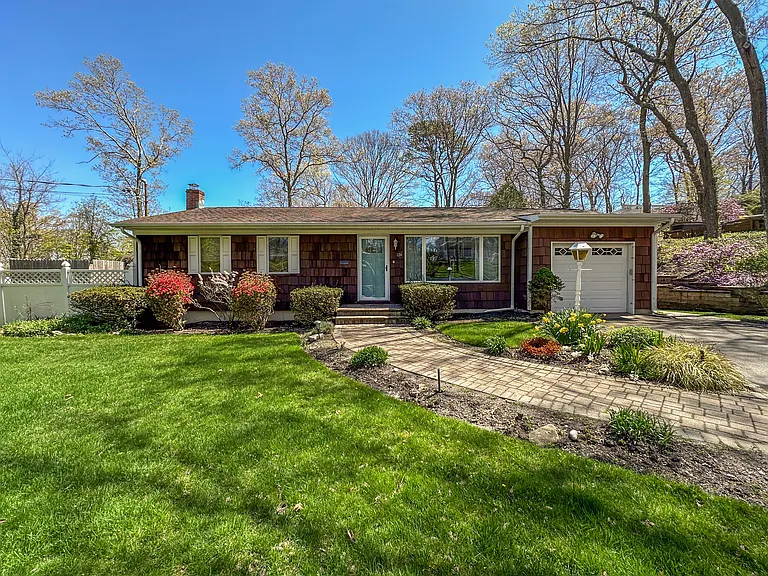 126 Overhill Rd — Photo 1