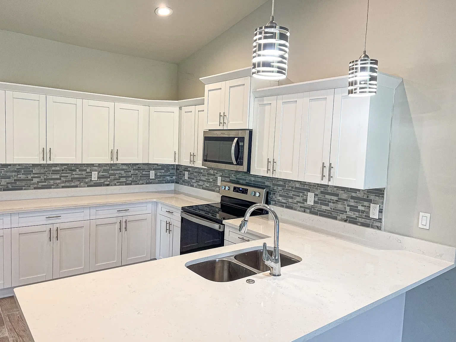 3 bed, 1304 sqft, $1,695 — Photo 2