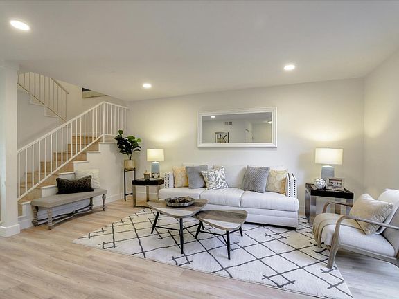 5th image of 11052 Firethorne Dr