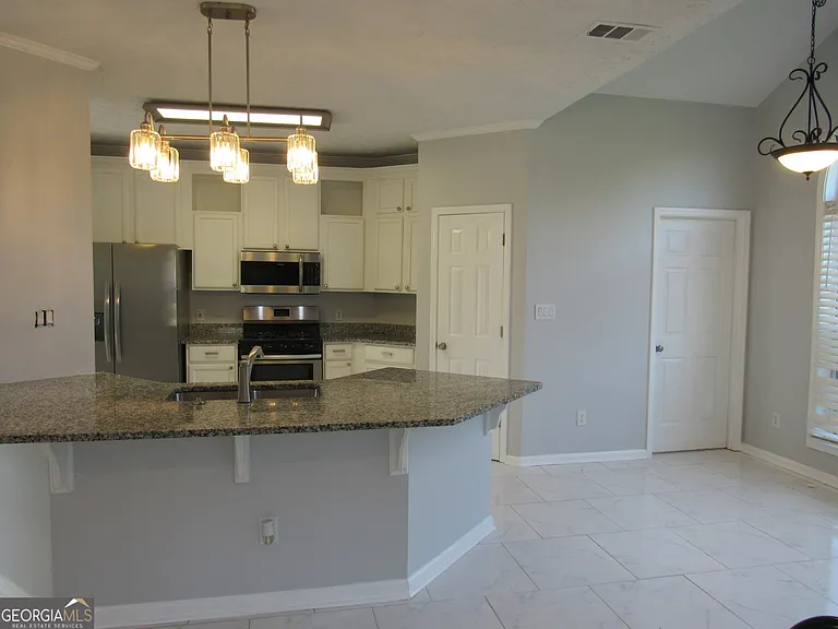 305 Sunderland Cir — Photo 9