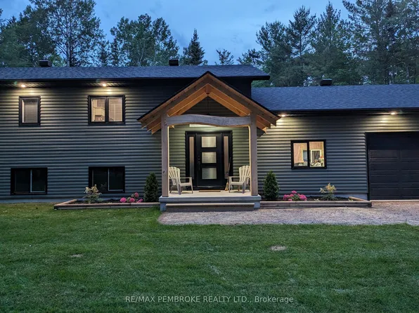 13 Rantz Rd, Petawawa, ON K8H 2W8