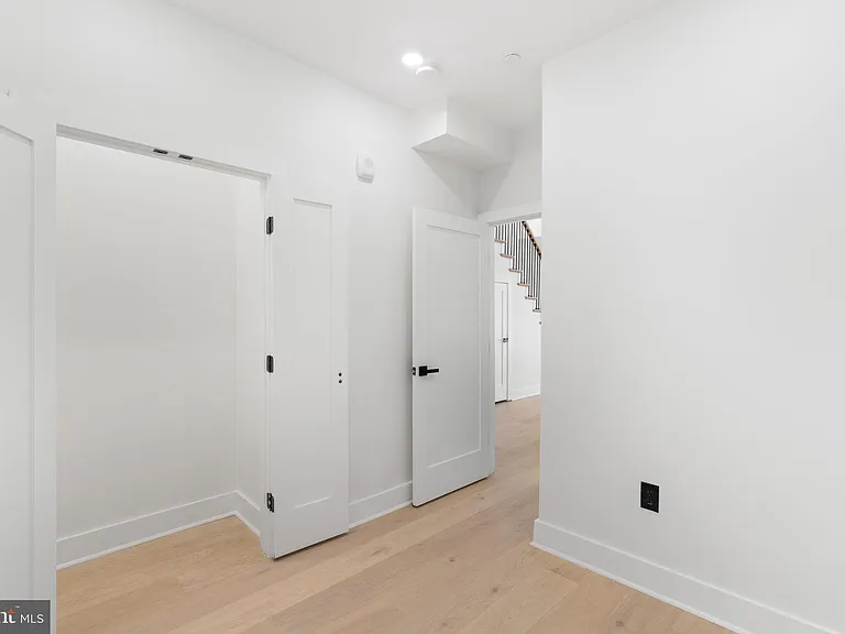 2504 41st St NW #9 — Photo 21