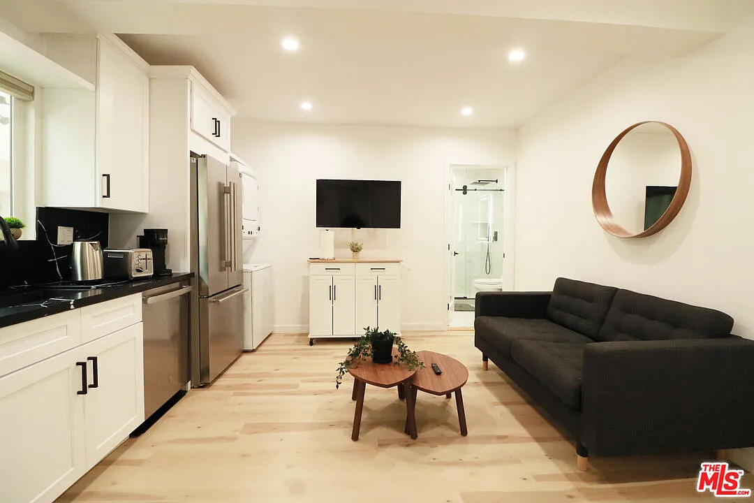 1 bed, 500 sqft, $2,750 — Photo 3