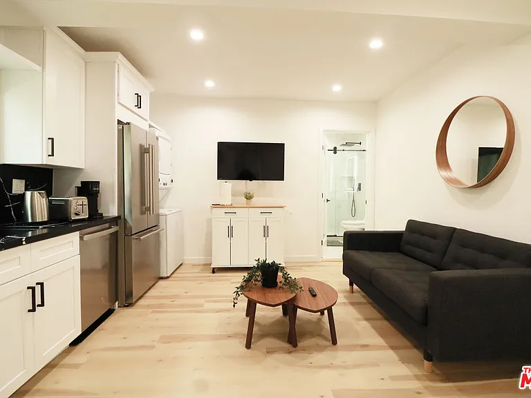 9040 Phyllis Ave #C — Photo 3