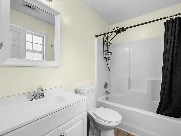 103 Oakwood Ct — Photo 16