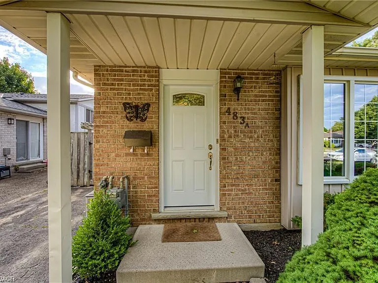 483 Kingscourt Dr #A — Photo 2
