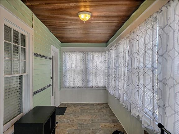 3rd image of 509 Mahoning St