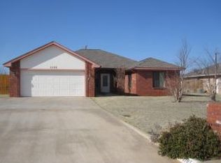 1105 Wendy Ln, Altus, OK 73521