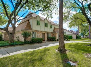 2610 Durban Dr, Houston, TX 77043