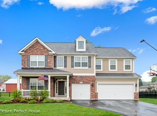 16W738 Hawthorne Ct, Willowbrook, IL 60527