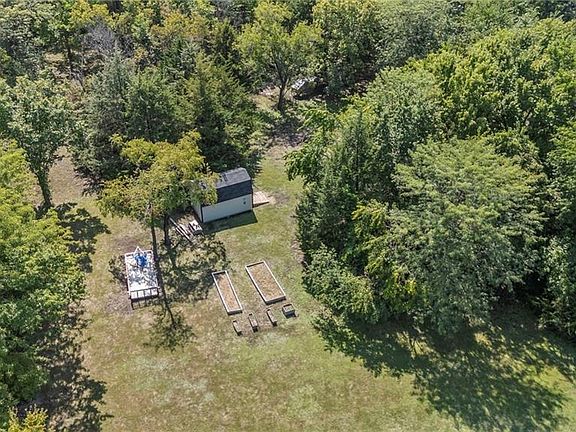 2nd image of 2211 Lakeview Dr