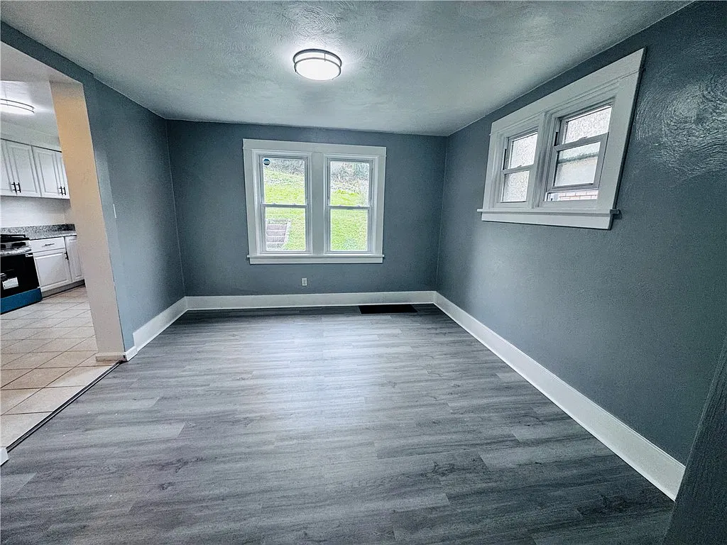 3 bed, 1.5 bath, 1169 sqft, $1,550 — Photo 3