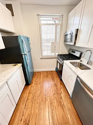 Rented by Bohemia Realty Group | media 10