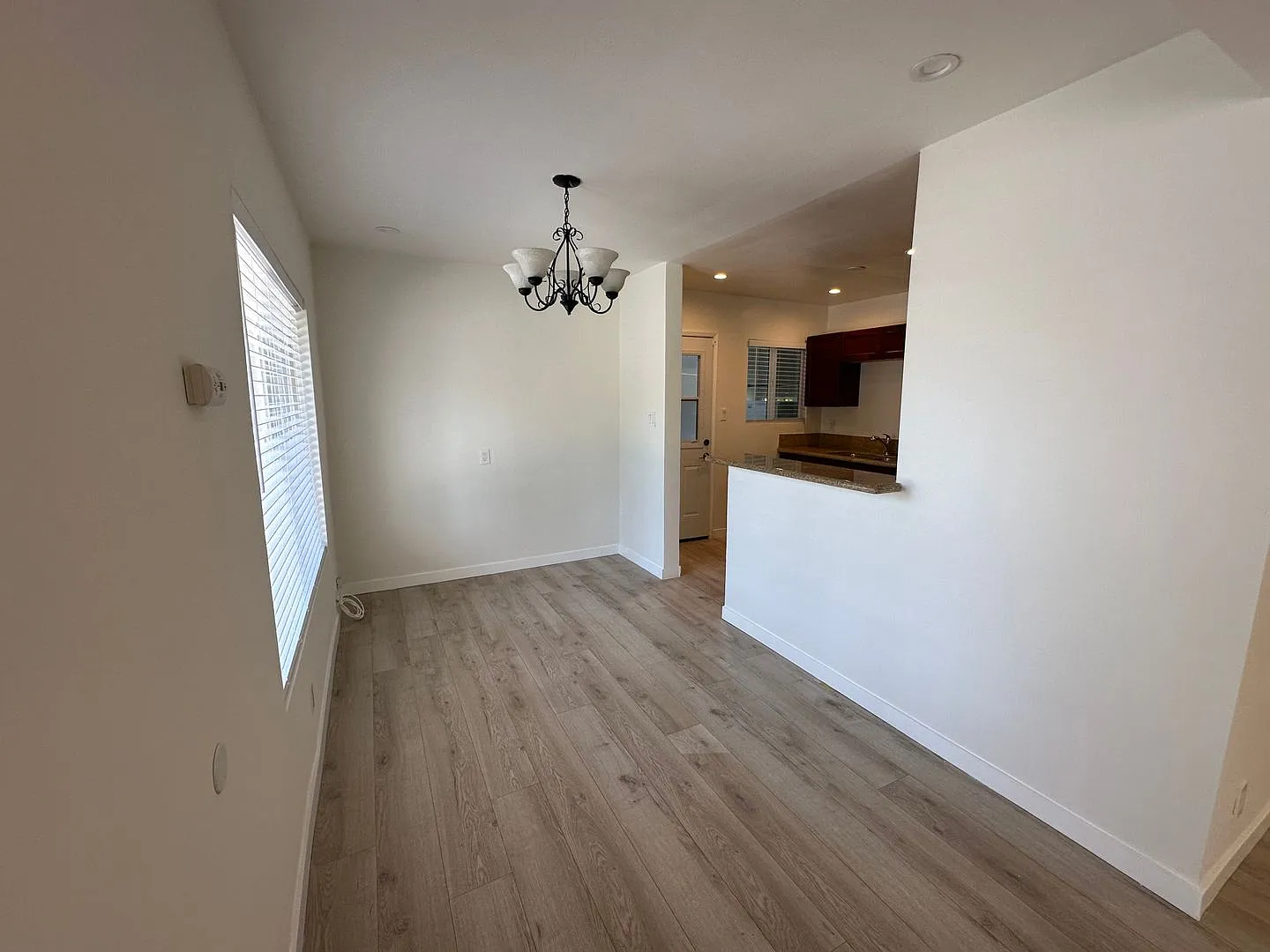 House with Mother-in-Law Suite in Canoga Park — Photo 4