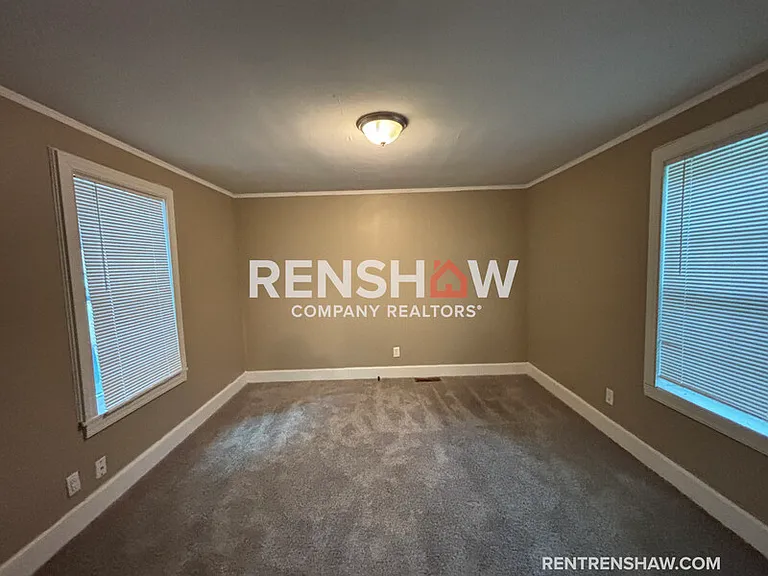 2458 Whitney Ave — Photo 16