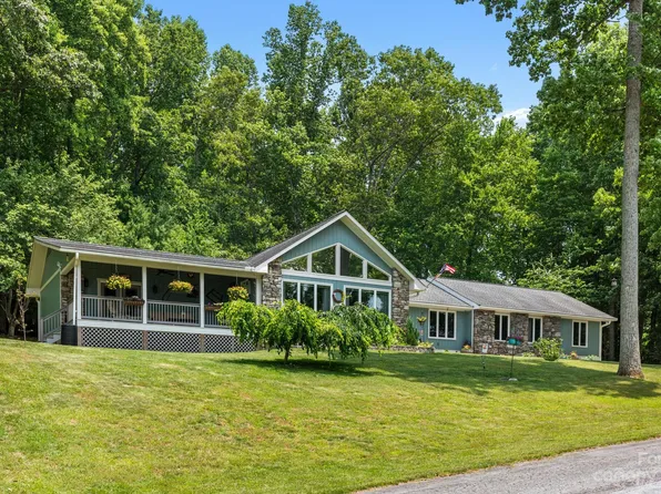 941 Eagles Ct, Hendersonville, NC 28739