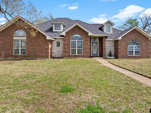 2305 S Williams Ave, Mount Pleasant, TX 75455