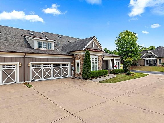 3rd image of 2845 Middlecreek Way