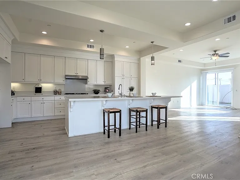 22117 Normandie Ave — Photo 11
