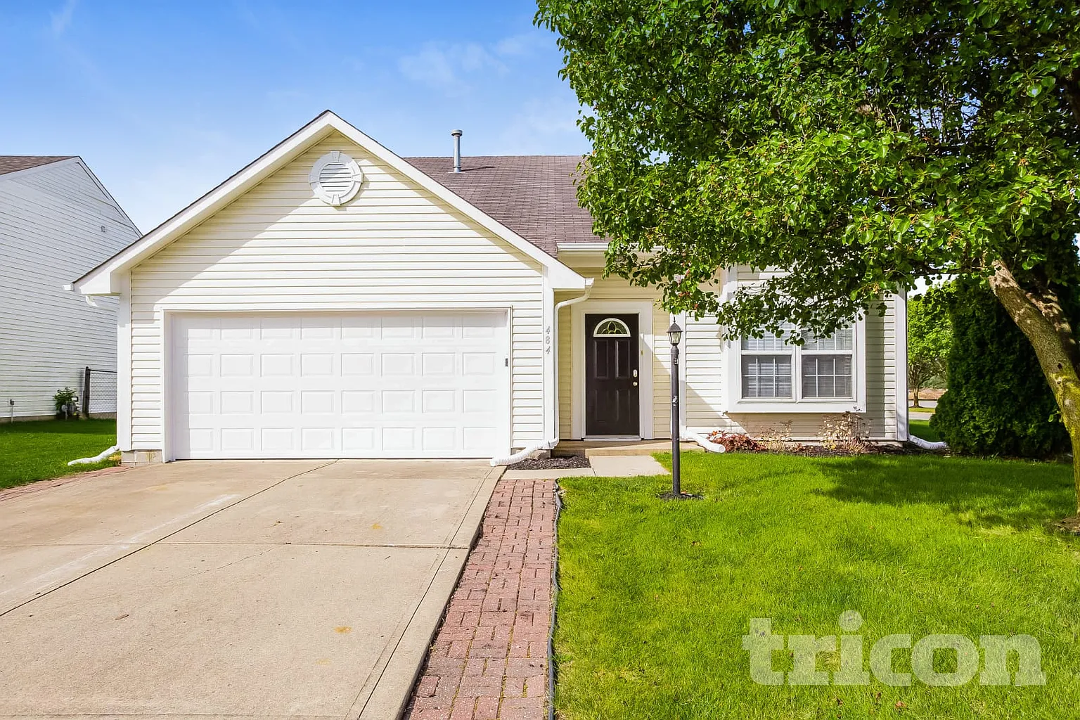 484 Brookstone Dr photo 1