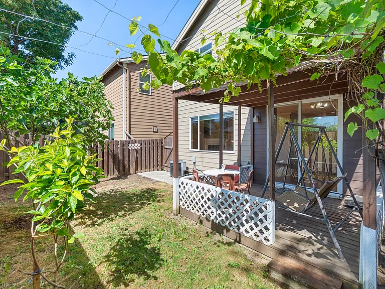 1639 SW Wright Pl — Photo 7