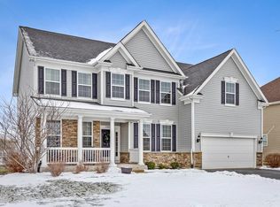 768 Ridgeview Ln, Sugar Grove, IL 60554