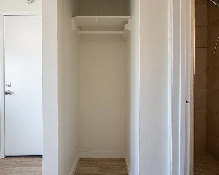 359 N 16th St — Photo 19