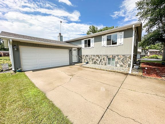 3rd image of 109 Santee Trl