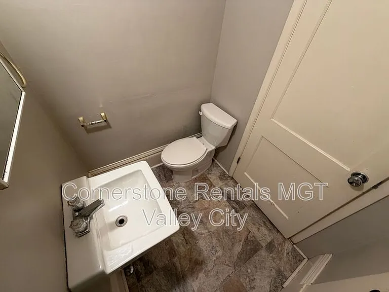 139 6th St NW — Photo 4