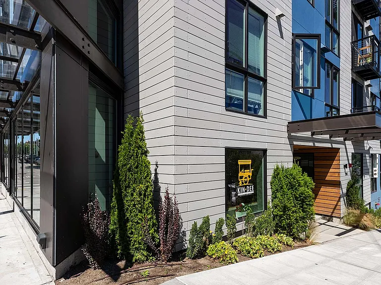 Hamilton- Your Bright, Modern City Home! — Photo 82