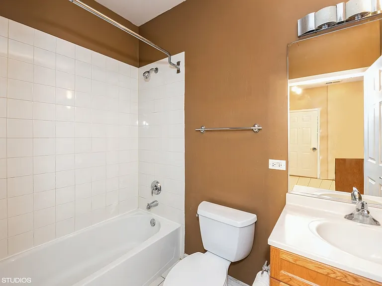 758 W 15th St #2A — Photo 11