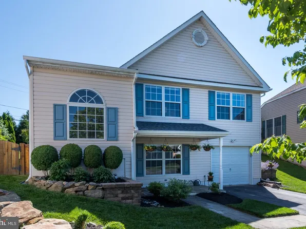 19 Patriot Ct, Upper Chichester, PA 19061