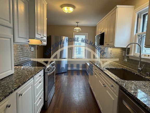 3rd image of 6225 N Lydell Ave