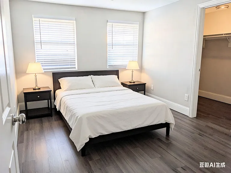 813 1/2 Alexander St #1 — Photo 4