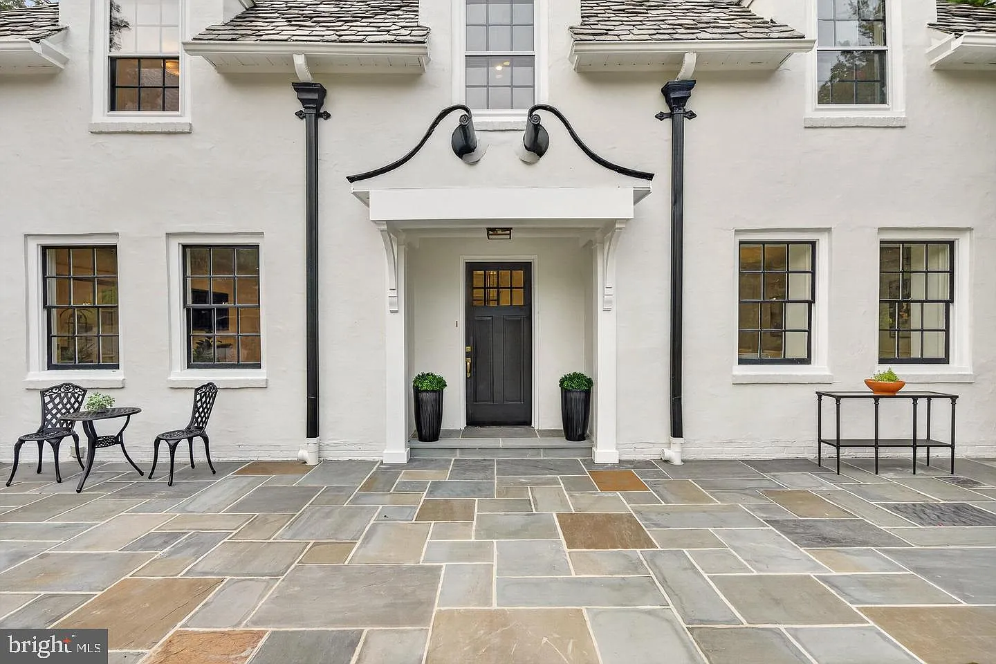 6 bed, 4.5 bath, 3814 sqft, $6,000 — Photo 2