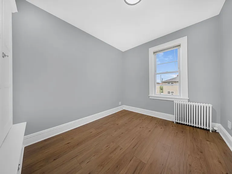 15 Tuttle St — Photo 28