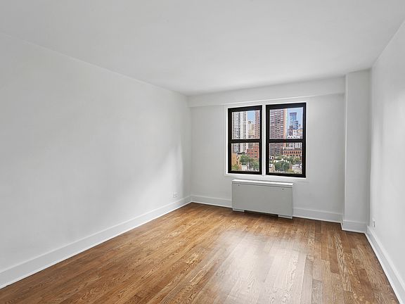 5th image of 220 E 63rd St #12-N*