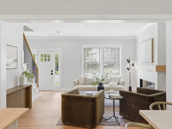 36 Loomis St #302, Bedford, MA 01730