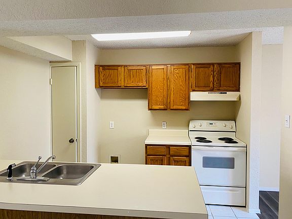 4th image of 2500 E Park Blvd APT P7