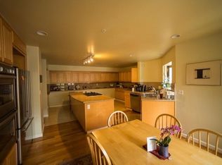 1825 Tunnel Rd, Oakland, CA 94603