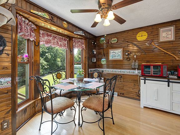 4th image of 110 Cook Ln S
