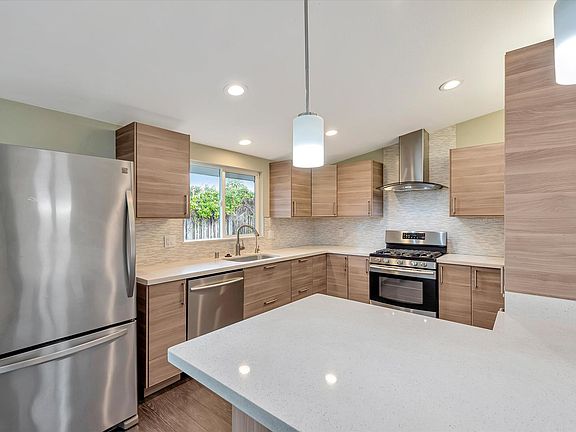 2nd image of 3077 Mauricia Ave