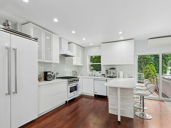 2nd image of 8215 Penelope Ave
