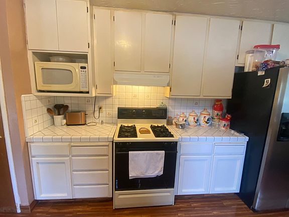 3rd image of 3002 S Odell Ave