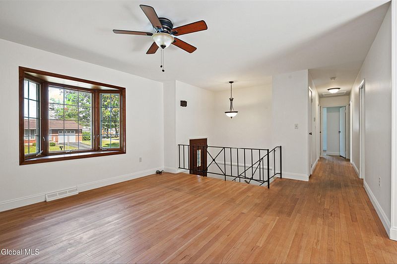 2nd image of 34 Spa Drive