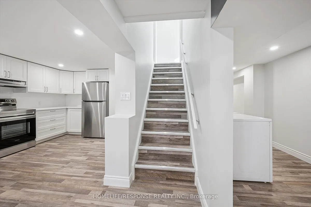 Building Photo - 118 Selkirk Dr #BASEMENT