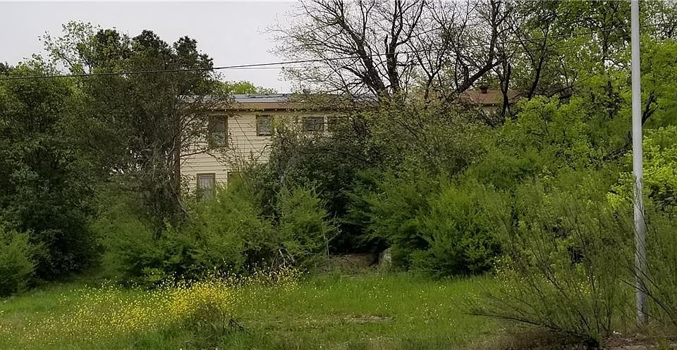 2nd image of 2120 Christine Ave