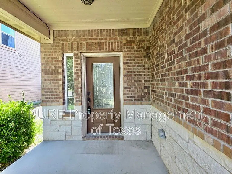 1697 Breanna Ln — Photo 2