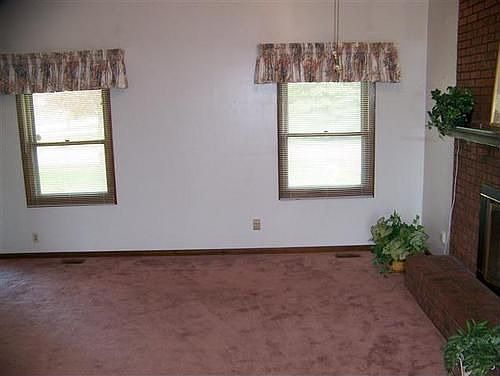 4th image of 219 Locust Dr